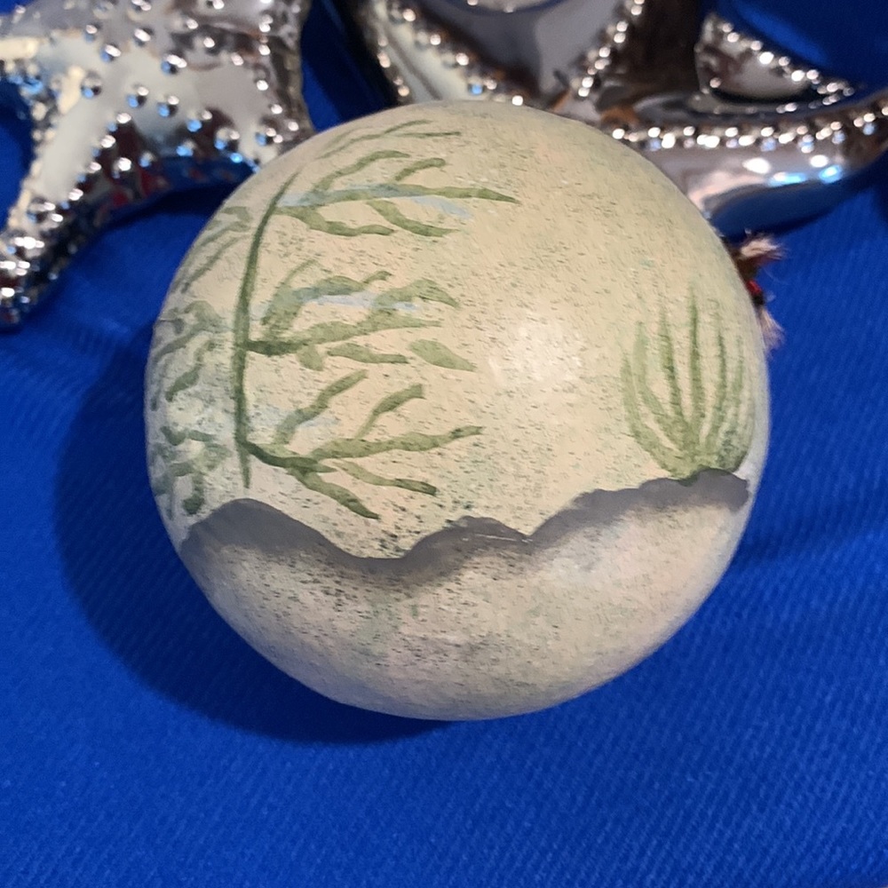 Five (5) Handmade paper mache, hand painted fish from Alaska with tiny flies. - Picture 6 of 12